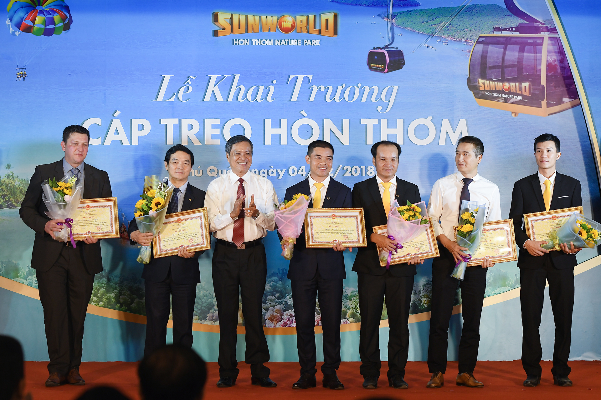 Du[-]lịch[-]Nam[-]Phú[-]Quốc[-]sẽ[-]được[-]đánh[-]thức[-]với[-]cáp[-]treo[-]Hòn[-]Thơm